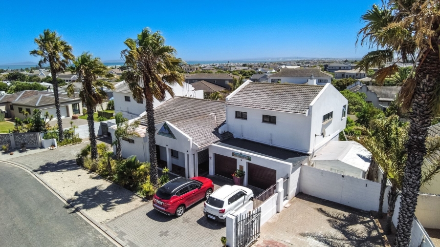 8 Bedroom Property for Sale in Country Club Western Cape